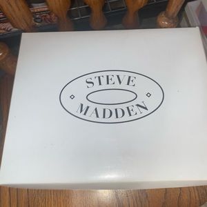 STEVE MADDEN NUDE HEELS